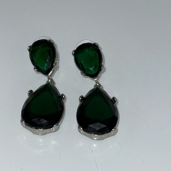 Kenneth Jay Lane Emerald Green Drop Earrings - Picture 1 of 6